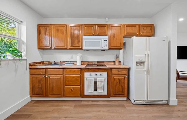 Spacious 2 BR Sailboat Bend - Photo 11