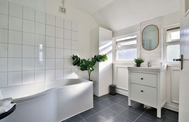 Beautifully Designed 2 Bed Apartment - Foto 45