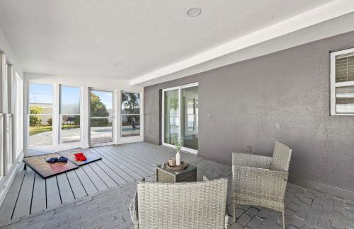 Sunny Palmetto Oasis: 4br Home With Private Pool 4 Bedroom Home by RedAwning - Photo 20