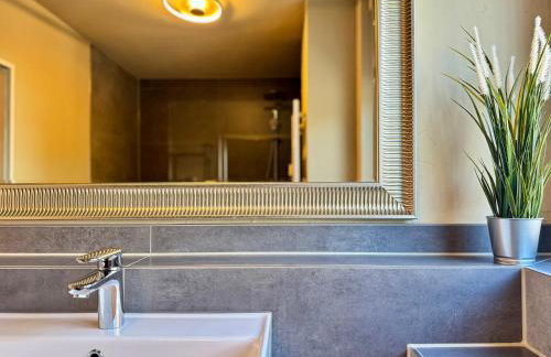 Garden Gallery - Boutique Apartment - Photo 17