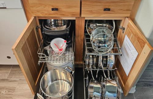 Sunkissed 3BR beach getaway - dog-friendly fenced yard, firepit, glimpse ocean views, near beach access, sleeps 8 - Foto 40