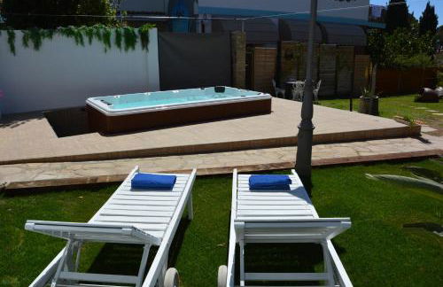 Villa Sitges El Ranch Amaizing Outdoor Areas Beaches at 5 minutes walk Sitges at 15 min drive AC Pool Jacuzzi & Garden XXL - Photo 44