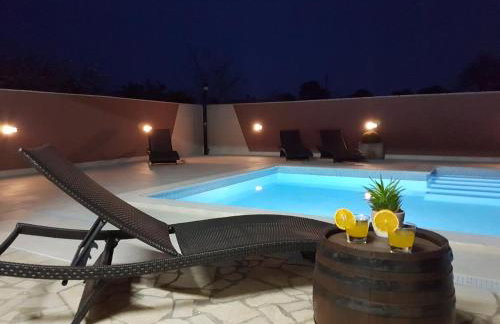 Villa Komel with Pool - Foto 2