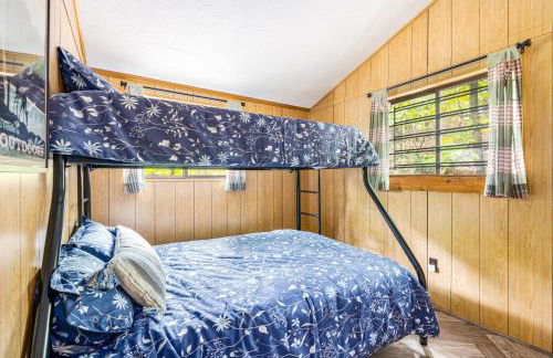 Modern w Fire Pit Deck, Grill & Hot Tub - Foto 23