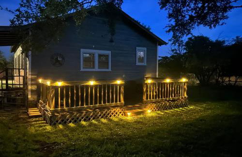 Bandera Bungalow - River, Downtown, Peaceful fenced corner lot! King bed! - Foto 21