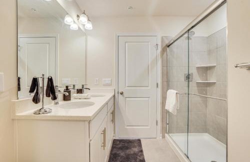 Frederick Townhome with Balcony, Close to Parks! - Foto 13