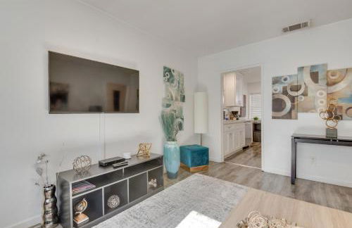 Van Nuys Abode with Patio, 7 Mi to Universal Studios - Foto 8