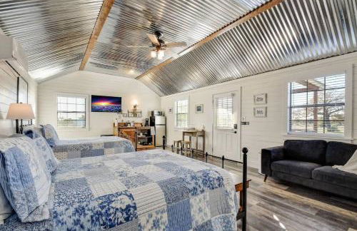 Bonny Bluebonnets Cottage With Stunning Hill Country Views - Photo 10