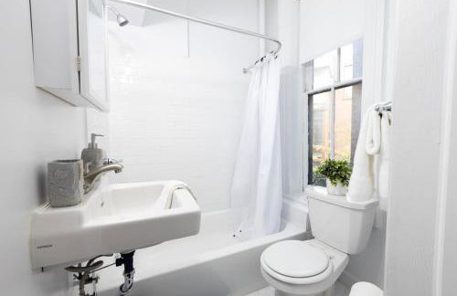 E10-1 Designer East Village Townhouse 1BR - Foto 33
