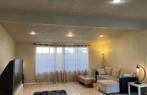 欢迎入住West Covina的四卧二卫的独立房子 - Foto 11