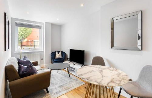 Smart 1 Bed Apartment in the Heart of Eastleigh - Foto 1