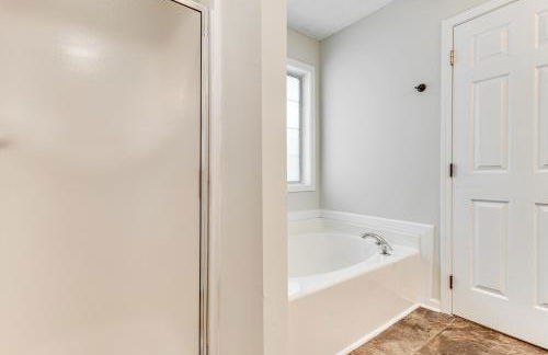 Game Room and Peaceful Deck Dacula Family Home - Foto 17