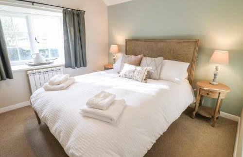 Manor Barn Cottage - Photo 16