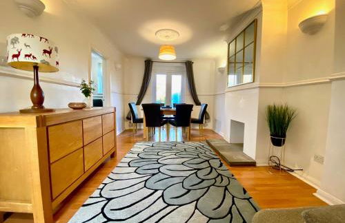 Spacious 3BR Home with Garden and Parking - Photo 14