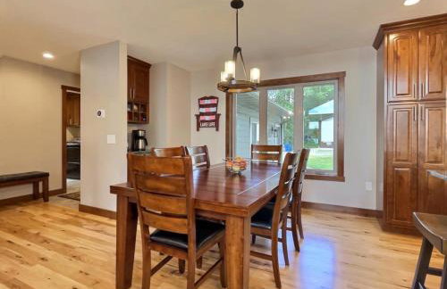 Northwoods WI 6BR Lakefront Cabin Retreat on Lake Nokomis - Minnohawk Lodge - Foto 26