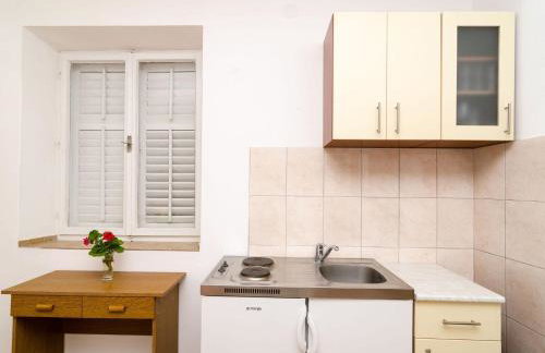 Apartment with balcony and sea view - Photo 1