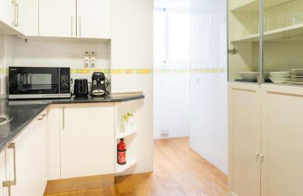 Elegant Malaga Retreat - Photo 17