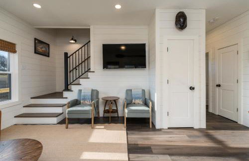 New Riverfront Home with Mtn Views - Foto 27