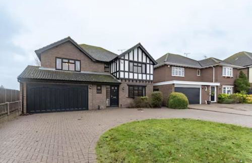 Tudor Style Seafront Home Sea Views Shoebury - Pass the Keys - Foto 22