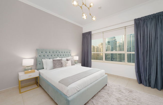 Maison Privee - Dreamy Apt with Jaw-Dropping Marina Views - Photo 5