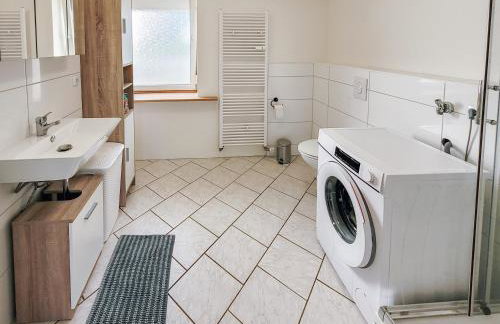 Berghof Wörner 2 Wohnungen für bis zu 20 Personen mit Balkon I Terrasse I 4 Bäder I NETFLIX I Ruhig und gemütlich wohnen - Foto 7