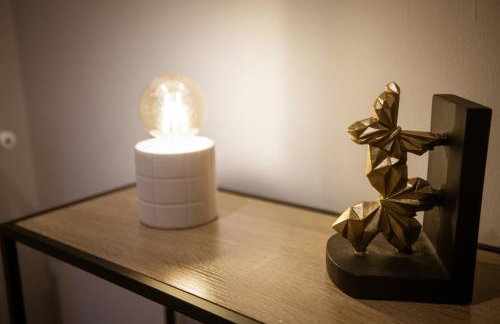 Riverside Escape ,modern residence with courtyard - Photo 2