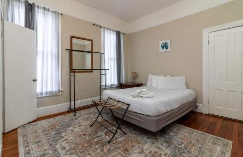 The Sunny Southern Manse Back Walk Downtown - Foto 9