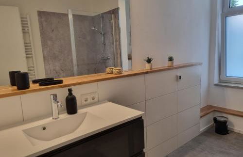 maremar - Style-Loft am Ferberturm - 2 Schlafzimmer - Luxus Boxspringbett - Arbeitsplätze - Highspeed WLAN - Foto 14