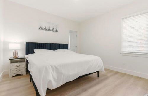 New Modern Updated Secure and Private Home - Foto 44