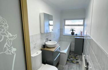 Cozy 3 Bedroom Home - Photo 10