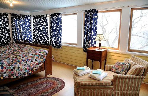 Charmingly Historic Cottage Rental Perfect for Large Groups in Aurora, New York - Foto 6