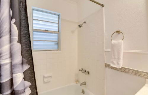 Oceanfront Home with Deck and Views in Galveston! - Foto 23