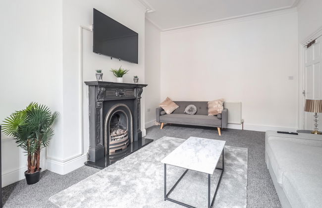 Spacious 4 Bed House in Birmingham, Suitable for Contractors - Photo 30