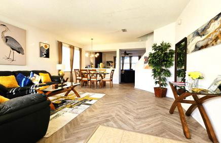 Bluelakeview Luxury Villa with Private Pool & Spa plus Lake Views, BBQ, Games Room - Photo 8