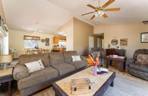 Lazy Squirrel - Cozy Family House with Full Game Room - Foto 25