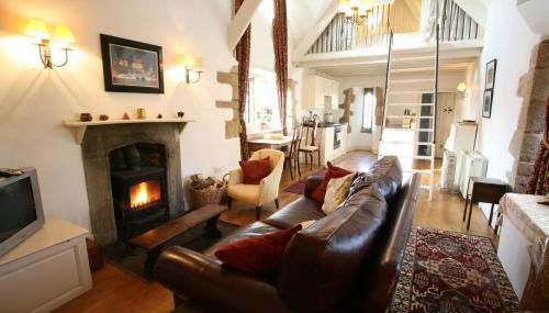 Welsh Gatehouse, Historic Castle which can cater for Electric Vehicle - Foto 2