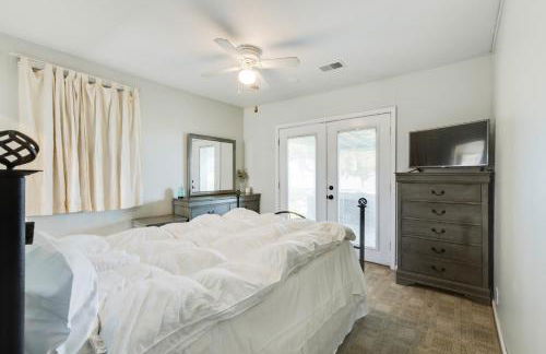 Dock and Fire Pit Lakefront Bonneau Home! - Foto 14