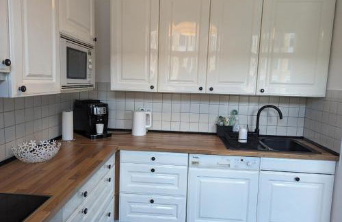 Chemnitz Saxonia HomeDeLuxe Hochwertige 50qm 2-Zimmer-Ferienwohnung mit privaten Kfz Parkplatz Stellplatz mit MWSt-Rechnung mit XXL Hülsta Bett & Etagenbett mit InternetFlatrate - Ideal für Familien, Paare, Kulturinteressierte & Geschäftsreisende! - Foto 2