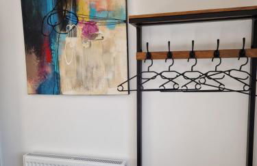 Modern & Spacious 5 Bedroom Bungalow with Parking Near Brecon Beacons & Bike Park Wales - Photo 5