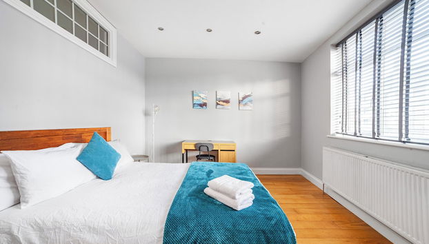 Relax and Unwind 4 King Beds in Holloway - Foto 2, Habitación