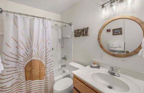 Oceanfront Suite - Top Floor - Sleeps 4 - Pool and Sauna - Foto 22