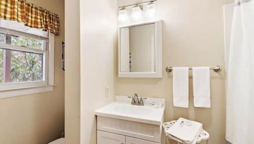 Charming Modern Cabin with Hiking Trails and Fire Pit - Foto 4