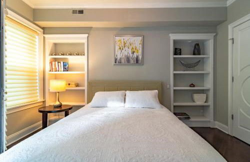 Luxurious Gold Coast 4BR 4-Story Villa with Parking Sleeps 12 Guests - Photo 29