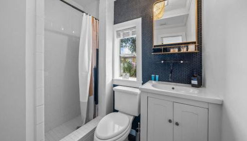 Comfy Modern Farmhouse Cottage w/ Private Patio! - Foto 4