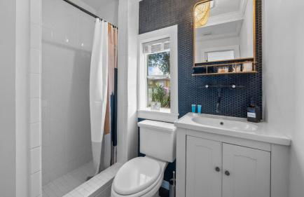 Comfy Modern Farmhouse Cottage w/ Private Patio! - Foto 4