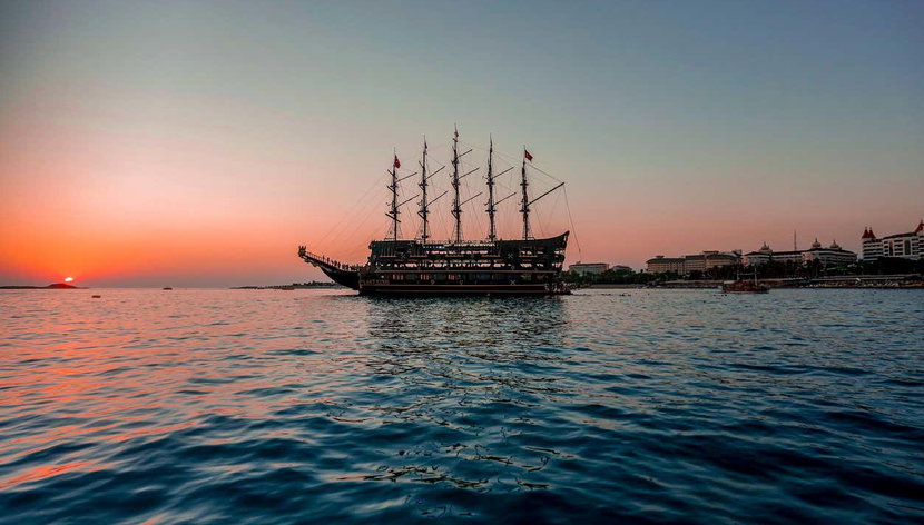 Paseo en barco al atardecer por Alanya - Foto 2, Barco en el que realizaremos la actividad