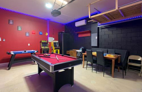 Spacious family home w pool & game room - Photo 100