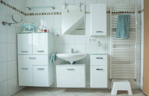 DANESSI-25Min bis Koblenz,Familie,Balkon,Parkplatz,Top Ausstattung,2 Bäder,Waschmaschine,Spülmaschine,Arbeitsplatz-Perfekt für Urlaub und Business mit der Familie - Foto 19