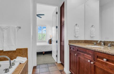 LV204 Airy Upstairs 2 Bedroom w Private Balcony - Foto 17