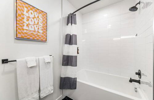 Chic Studio, Walk to Downtown With Skyline Views - Foto 9